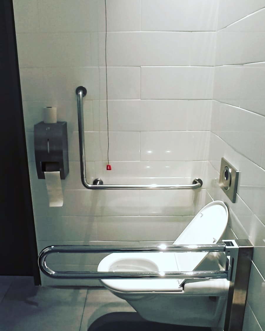Toilette für Rollstuhlfahrer